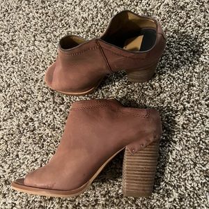 Dolce Vita Chunky Heel Leather Tan Sandals